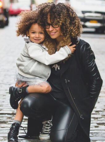 mother-pose-with-daughter